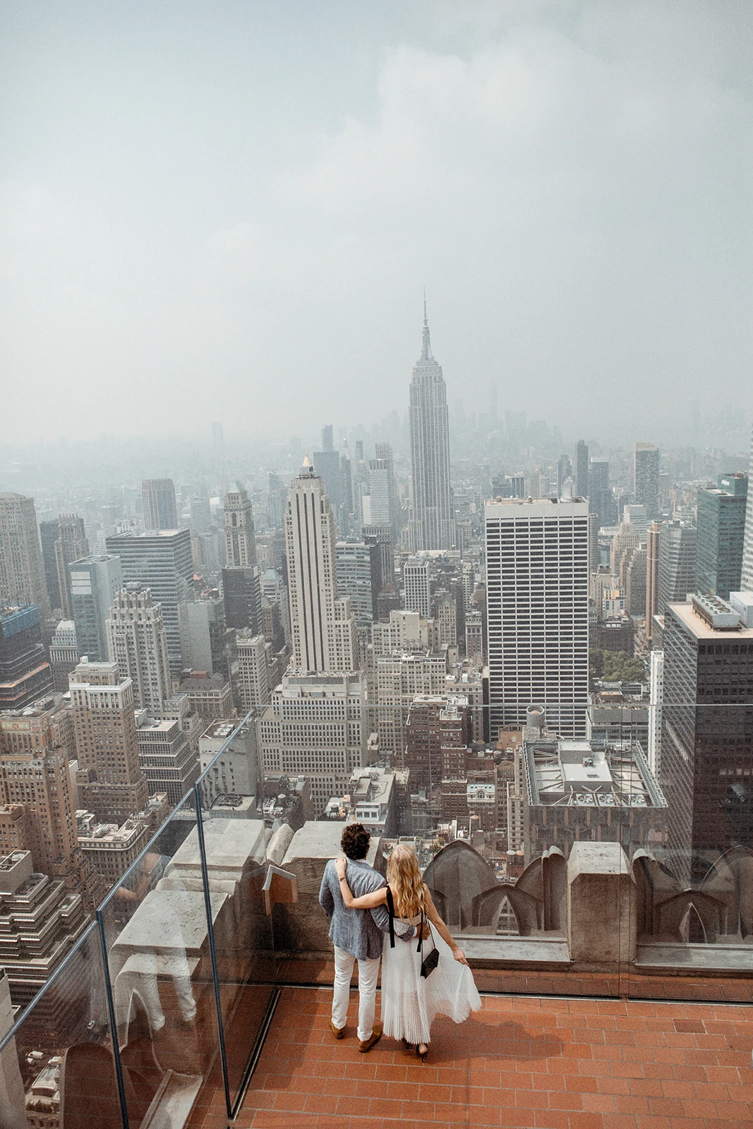 Wedding couple above the New York skyline